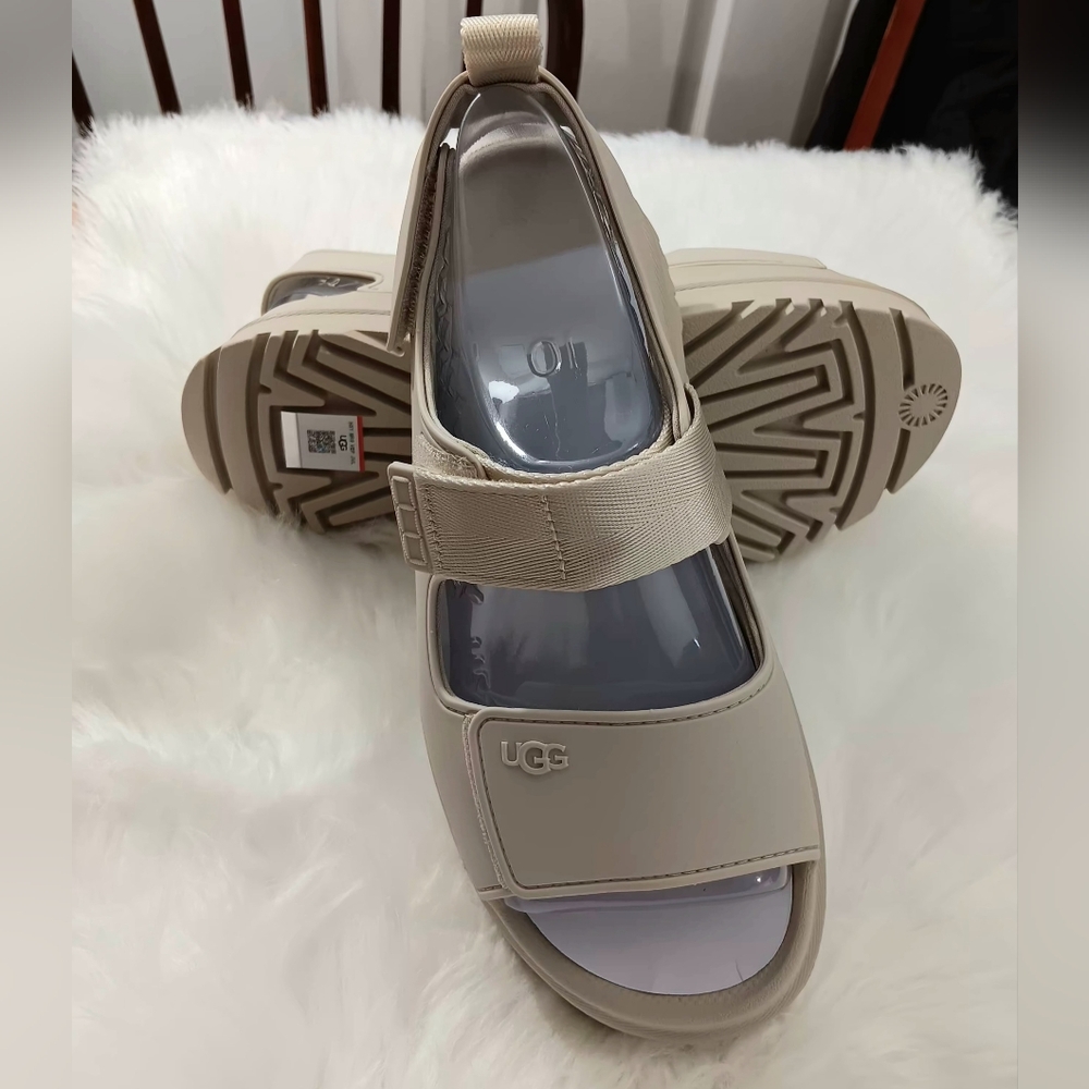 Ugg Goldenglow Women's Size 10 Lug Sandal Sea Salt